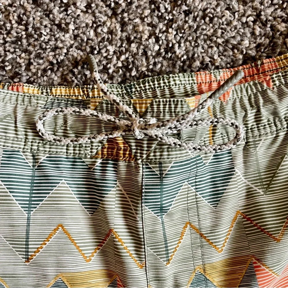 L.L. Bean Geometric Chevron Patterned Shorts Green and Orange Swim Trunks Large - Picture 4 of 14